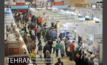 بازدید حسینی مکارم سرپرست شهرداری تهران ار نمایشگاه کتاب 11