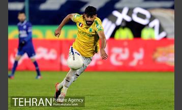 دیدار تیم‌های فوتبال استقلال و صنعت نفت آبادان  33