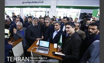 بازدید شهردار از بیستمین نمایشگاه دستاوردهای پژوهش، فناوری و فن بازار 11