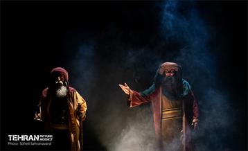 نمایش «تنهاتر از مسیح» 32