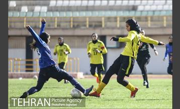 دیدار تیم‌های فوتبال بانوان البرز و سپاهان 12
