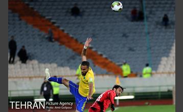 دیدار تیم‌های فوتبال پرسپولیس - صنعت نفت آبادان 23