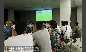 تماشای دیدار فینال یورو 2016 در فودکورت بازار چارسو‎ 7