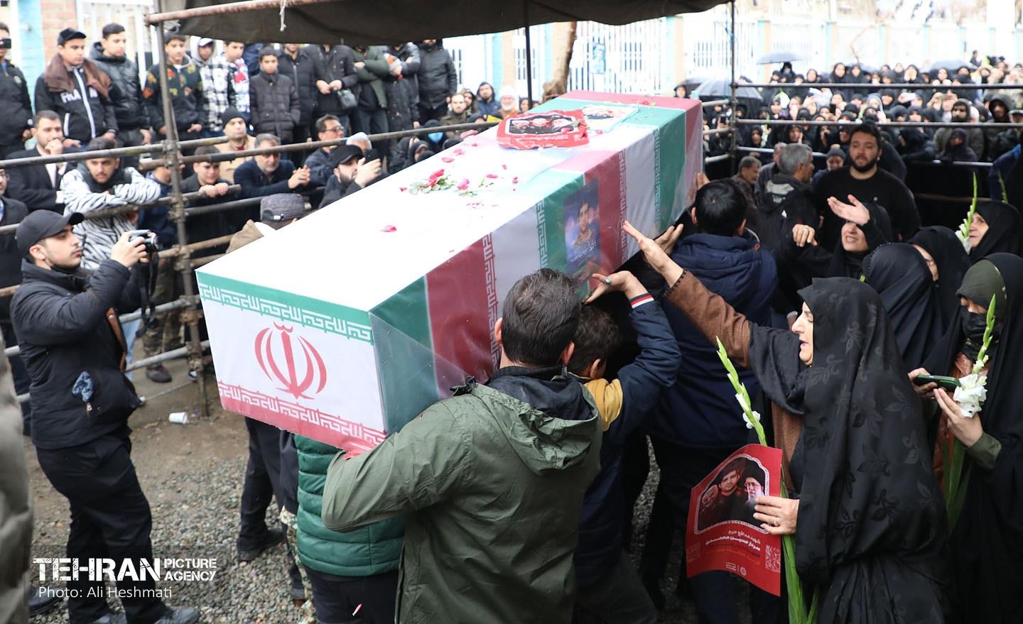 مراسم تشییع پیکر شهید مدافع حرم «حسین محمدی» 20