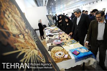 بازدید شهردار تهران از نمایشگاه دستاوردهاى هنرى زنان هنرمند داراى معلولیت 10