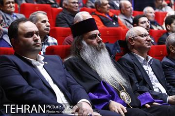 نشست  شهردار تهران با رهبران دینی،چهره های برجسته و شهروندان مسیحی آشوری و ارمنی 7