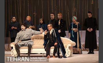 نمایش کابوس حضرت اشرف‎ 21