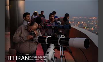 استهلال هلال ماه شوال از فراز برج میلاد تهران 26