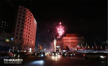 نورافشانی جشن پیروزی انقلاب اسلامی در میدان ولی‌عصر(عج) 13