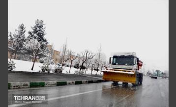 آمادگی نیروهای خدمات شهری در پی بارش‌ برف تهران 22
