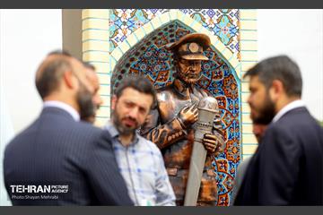 رونمایی از تندیس «خادم حرم» 1