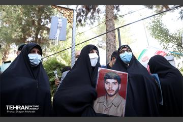 نواخته شدن زنگ دانش آموز شهید در قطعه شهدای گمنام 16