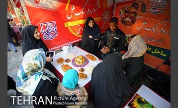 جشنواره فرهنگ ملل، غذا و صنایع دستی در منطقه 10 19