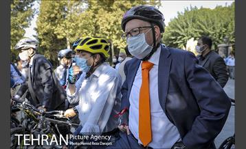 بازدید سفرای اروپایی و شهردار تهران از موزه صلح 15