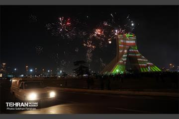 نورافشانی جشن پیروزی انقلاب اسلامی در میدان آزادی 13