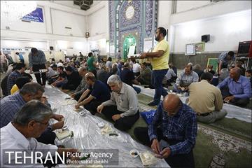 تلاوت قرآن و افطاری ساده مساجد در ماه مبارک رمضان 16