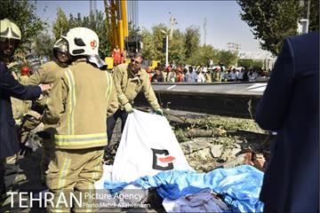 سقوط جرثقیل در بزرگراه شهید محلاتی 8