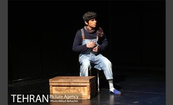 نمایش وصیت نامه خانم سارا‎ 2