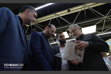 بازدید شهردار تهران از رویداد "اردی‌بهشت کتاب" 31