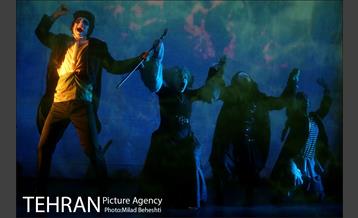 نمایش بیست هزار فرسنگ زیر دریا‎ 18