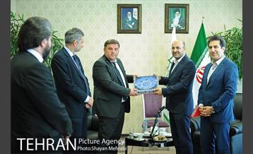 دیدار میهمانان خارجی حاضر در اجلاس جهانی شوراها و شهرداران با رییس مرکز ارتباطات و امور بین الملل شهرداری تهران 22