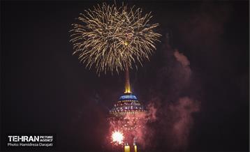 نورافشانی جشن پیروزی انقلاب اسلامی در برج میلاد 13