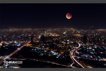 ماه خونین بر فراز تهران - 2 10
