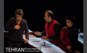 نمایش سه روایت از زندگی‎ 11