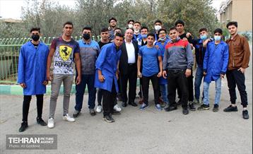 بازدید شهردار منطقه 21 از هنرستان فنی و حرفه‌ای علاقه مندیان  2