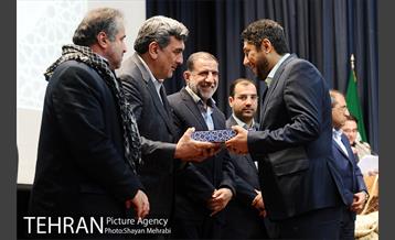 تجلیل از خبرنگاران و عکاسان عرصه دفاع مقدس با حضور شهردار تهران 34