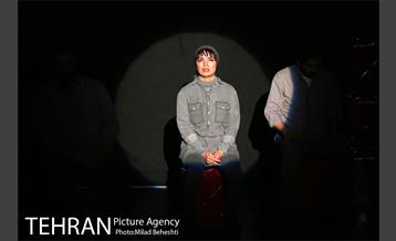 نمایش مانوس‎ 2