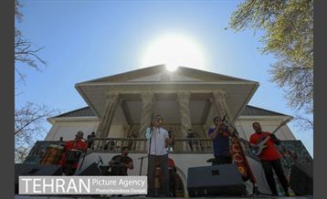 اجرای گروه موسیقی فانوس در باغ فردوس 3