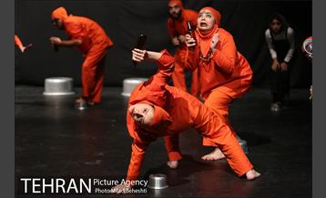 نمایش حکومت نظامی‎ 2