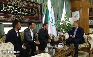 دیدار سه داور بین‌المللی فوتبال با شهردار تهران 4