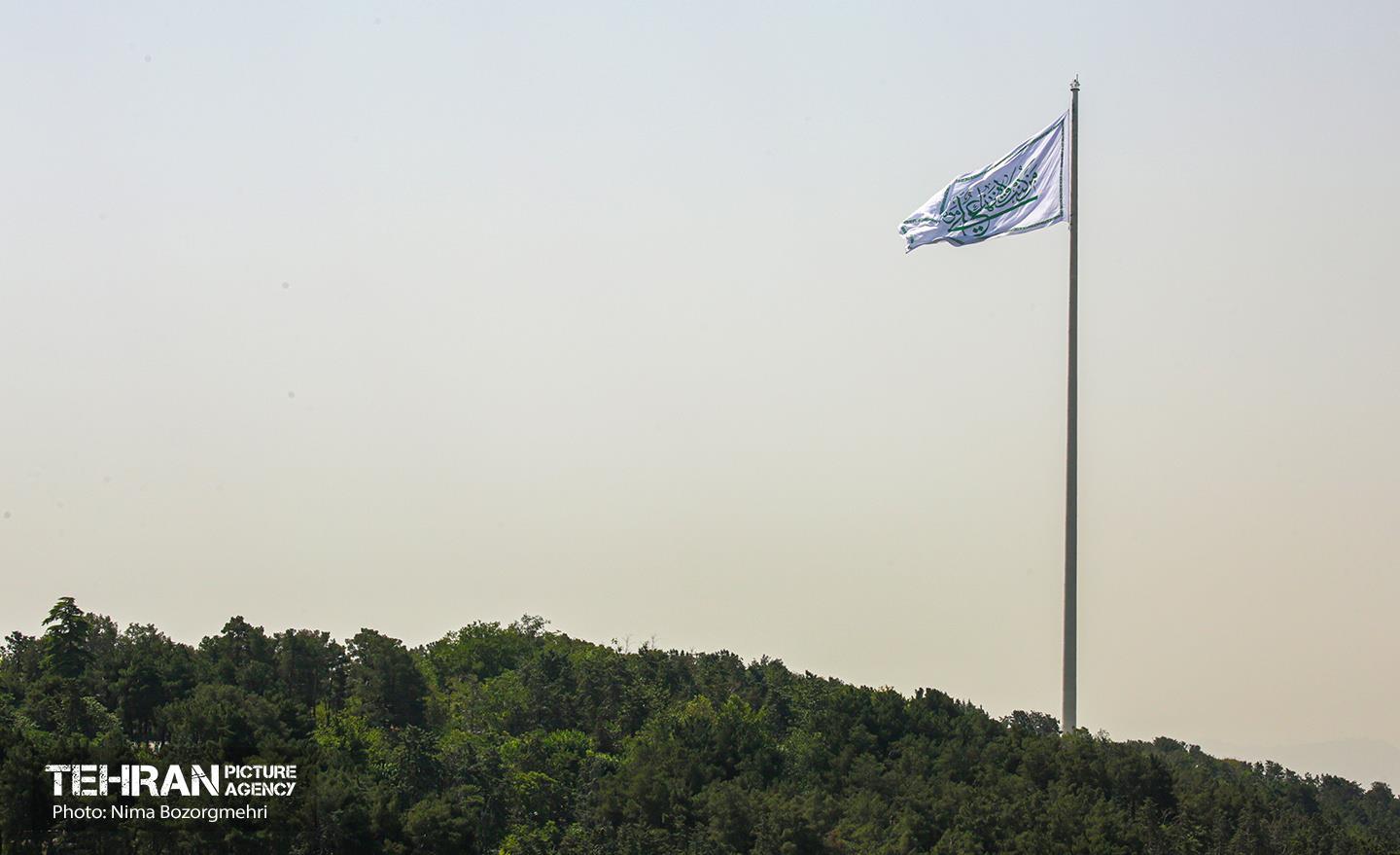 اهتزاز پرچم علوی در آستانه عید غدیر خم 17