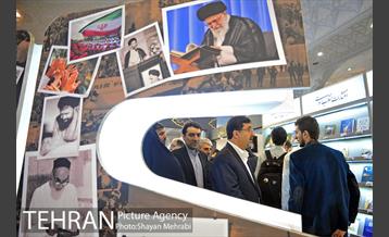 بازدید حسینی مکارم سرپرست شهرداری تهران ار نمایشگاه کتاب 18