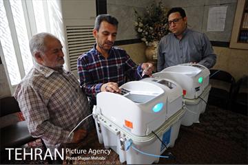 حضور محسن هاشمی در مسجد فخریه برای انتخابات شورایاری ها 11