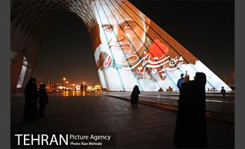 تصاویر سردار شهید قاسم سلیمانی بر دیوار برج آزادی 13