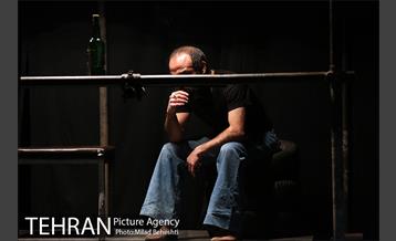 نمایش فیل در تاریکی 16