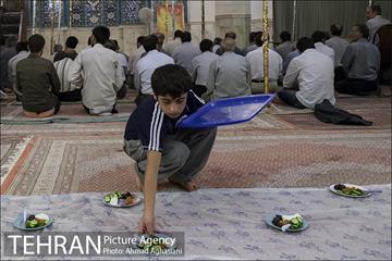 برسر سفره میهمانی خدا 9
