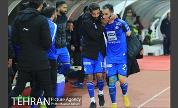 دیدار تیم های پدیده خراسان و استقلال  تهران 10
