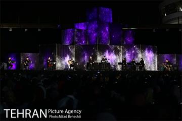 کنسرت شهرام و حافظ ناظری در محوطه باز برج میلاد‎ 10