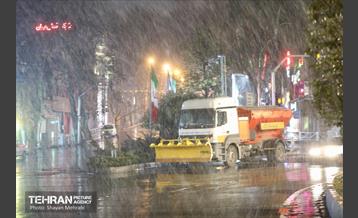 آمادگی نیروهای خدمات شهری در پی بارش‌ برف تهران 21