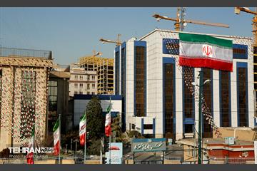 پرچم افتخار در ایام الله دهه فجر ۱۴۰۰ منطقه ۵