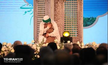 اهتزاز پرچم سبز رضوی بر فراز برج پرچم ایران 18