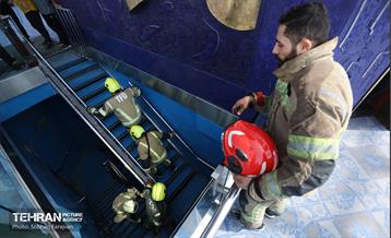 مسابقه پله‌نوردی آتش‌نشانان در برج میلاد 16