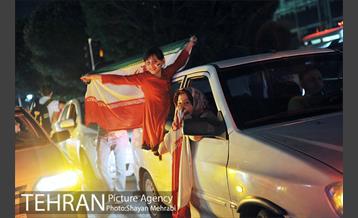 شادی خیابانی مردم بعد از پیروزی تیم ملی ایران 33