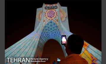 اجراى ویدئو مپینگ به مناسبت میلاد حضرت رسول ( ص ) در برج آزادى 4