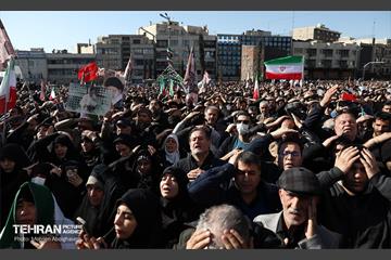 اجتماع مردم تهران در پی شهادت رهبر انقلاب - 2 40