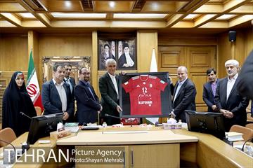 دیدار اعضای فدراسیون فوتبال با شهردار تهران 49